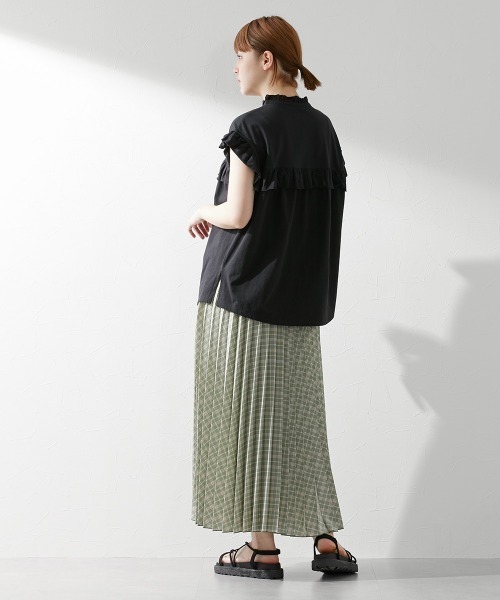 Le temps riche（ルタンリッシュ）の「前後２ＷＡＹフリルブラウス風トップス ＜Le temps riche＞（Tシャツ/カットソー・レディース・ホワイト/ブラック/カーキ/ピンク・M～Ｌ）」の16枚目の写真