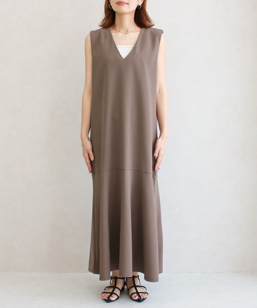 Social GIRL(ソーシャルガール)の「Vネック フレアワンピース ロングワンピース(ワンピース・レディース・ブラック/カーキ/モカ・L/M/S)」の6枚目の写真