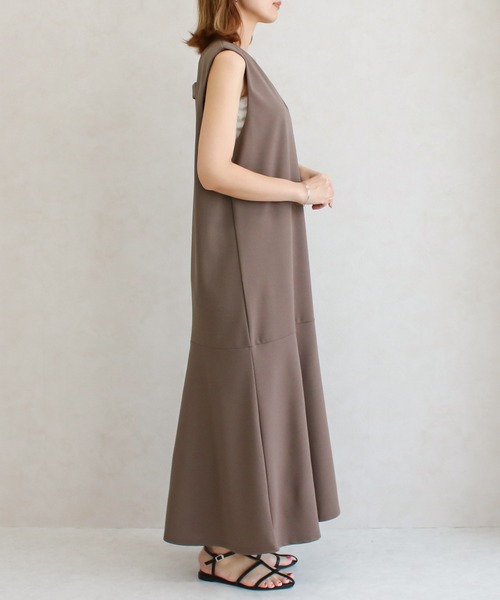 Social GIRL(ソーシャルガール)の「Vネック フレアワンピース ロングワンピース(ワンピース・レディース・ブラック/カーキ/モカ・L/M/S)」の7枚目の写真