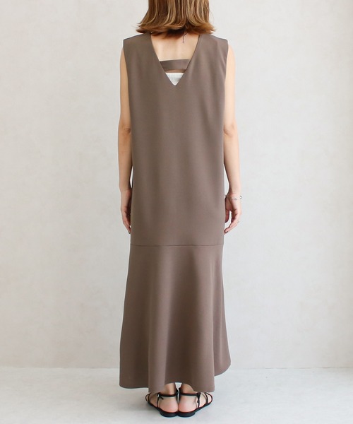 Social GIRL(ソーシャルガール)の「Vネック フレアワンピース ロングワンピース(ワンピース・レディース・ブラック/カーキ/モカ・L/M/S)」の5枚目の写真