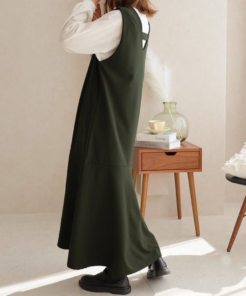 Social GIRL(ソーシャルガール)の「Vネック フレアワンピース ロングワンピース(ワンピース・レディース・ブラック/カーキ/モカ・L/M/S)」の21枚目の写真