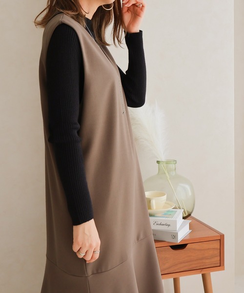 Social GIRL(ソーシャルガール)の「Vネック フレアワンピース ロングワンピース(ワンピース・レディース・ブラック/カーキ/モカ・L/M/S)」の13枚目の写真