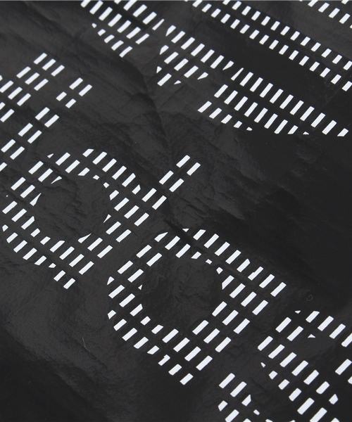 adidas Originals（アディダスオリジナルス）の「ユニセックス アディダス メタルショッパー 巾着バッグ adidas GYMSACK METAL SHOPPER S20030 S27050（ショルダーバッグ・レディース・ブラック/シルバー・ONE SIZE）」の8枚目の写真