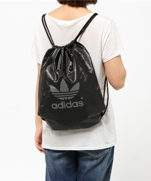 adidas Originals（アディダスオリジナルス）の「ユニセックス アディダス メタルショッパー 巾着バッグ adidas GYMSACK METAL SHOPPER S20030 S27050（ショルダーバッグ・レディース・ブラック/シルバー・ONE SIZE）」の9枚目の写真