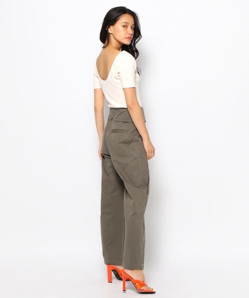 FOREVER 21（フォーエバー トゥエンティーワン）の「バックオープンTシャツ（Tシャツ/カットソー・レディース・ブラック/ブラウン系その他7/ホワイト系その他2・MEDIUM/LARGE/SMALL）」の5枚目の写真