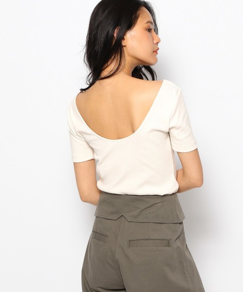 FOREVER 21（フォーエバー トゥエンティーワン）の「バックオープンTシャツ（Tシャツ/カットソー・レディース・ブラック/ブラウン系その他7/ホワイト系その他2・MEDIUM/LARGE/SMALL）」の6枚目の写真