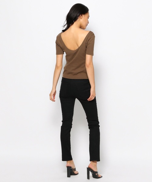 FOREVER 21（フォーエバー トゥエンティーワン）の「バックオープンTシャツ（Tシャツ/カットソー・レディース・ブラック/ブラウン系その他7/ホワイト系その他2・MEDIUM/LARGE/SMALL）」の14枚目の写真