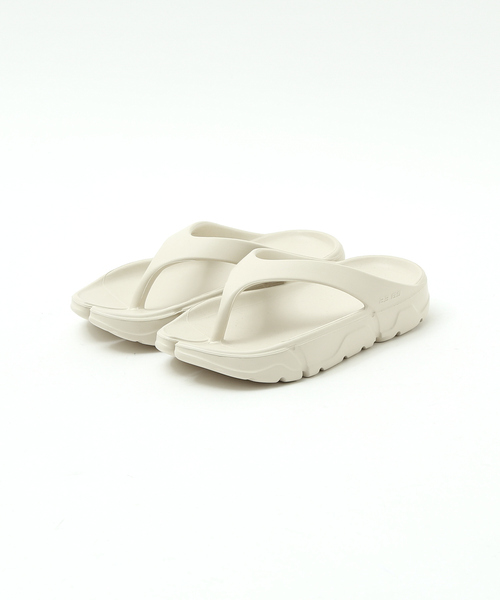 LAROUTE（ラルート）の「●【23.65】足袋風トングサンダル『VIPER2』（サンダル・レディース・アイボリー/ライトベージュ/ブラック・23/24/26/25）」の3枚目の写真