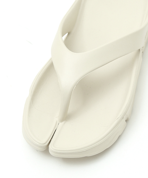LAROUTE（ラルート）の「●【23.65】足袋風トングサンダル『VIPER2』（サンダル・レディース・アイボリー/ライトベージュ/ブラック・23/24/26/25）」の18枚目の写真