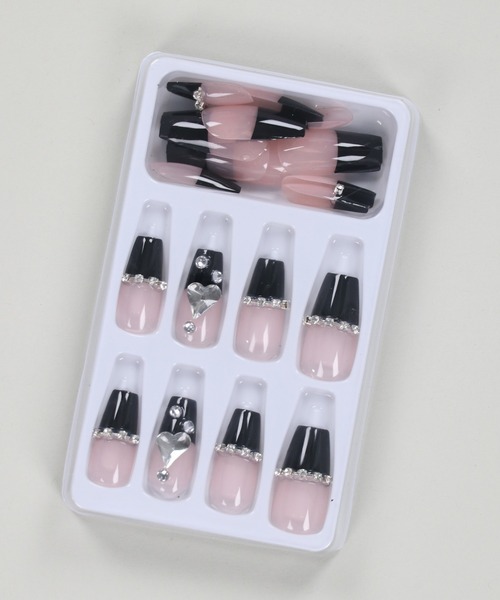 SPINNS（スピンズ）の「【nerine / ネリネ】ラインストーンネイルチップ（ネイルシール/ネイルチップ・レディース・シルバー/ブラック・ONESIZE）」の4枚目の写真