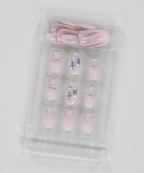 SPINNS（スピンズ）の「【nerine / ネリネ】ラインストーンネイルチップ（ネイルシール/ネイルチップ・レディース・シルバー/ブラック・ONESIZE）」の5枚目の写真