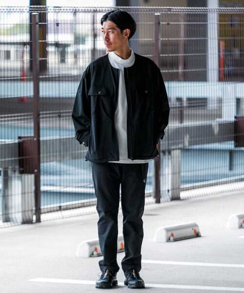 ITEMS URBANRESEARCH（アイテムズ アーバンリサーチ）の「撥水×ストレッチナイロンノーカラージャケット（ナイロンジャケット・メンズ・ネイビー/ブラック・LARGE/MEDIUM）」の15枚目の写真