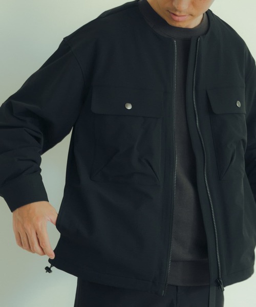 ITEMS URBANRESEARCH（アイテムズ アーバンリサーチ）の「撥水×ストレッチナイロンノーカラージャケット（ナイロンジャケット・メンズ・ネイビー/ブラック・LARGE/MEDIUM）」の17枚目の写真
