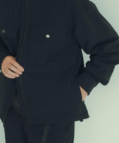 ITEMS URBANRESEARCH（アイテムズ アーバンリサーチ）の「撥水×ストレッチナイロンノーカラージャケット（ナイロンジャケット・メンズ・ネイビー/ブラック・LARGE/MEDIUM）」の20枚目の写真