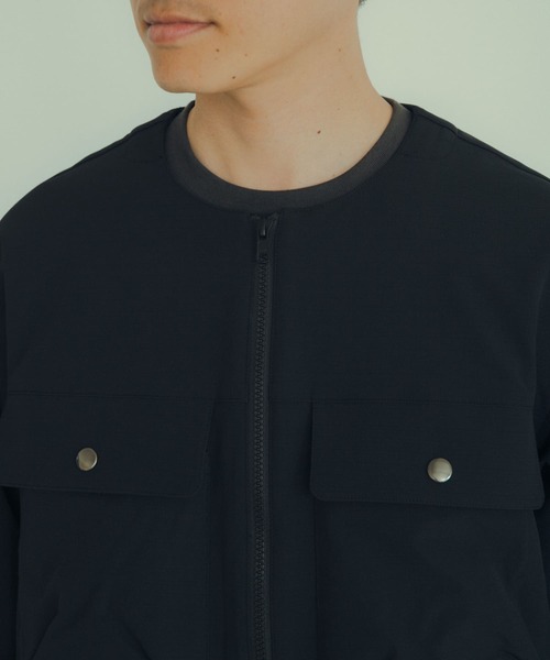 ITEMS URBANRESEARCH（アイテムズ アーバンリサーチ）の「撥水×ストレッチナイロンノーカラージャケット（ナイロンジャケット・メンズ・ネイビー/ブラック・LARGE/MEDIUM）」の4枚目の写真