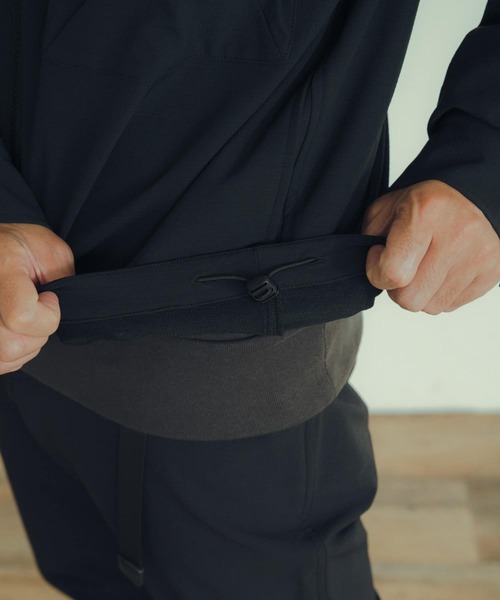 ITEMS URBANRESEARCH（アイテムズ アーバンリサーチ）の「撥水×ストレッチナイロンノーカラージャケット（ナイロンジャケット・メンズ・ネイビー/ブラック・LARGE/MEDIUM）」の8枚目の写真