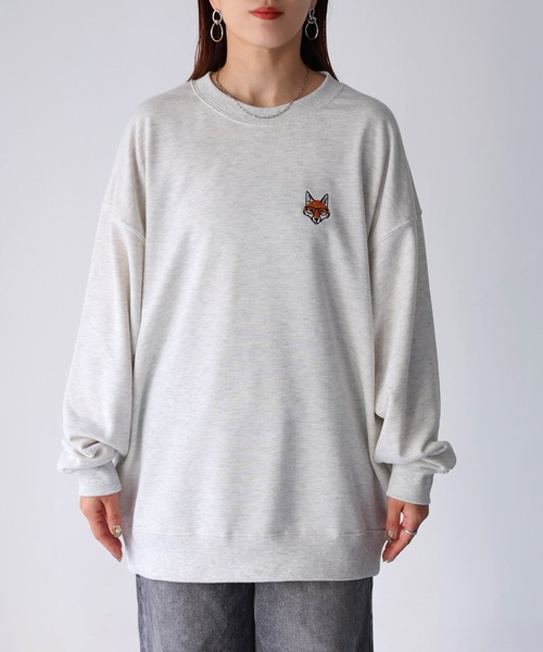 Riberry(リベリー)の「めがねキツネ胸刺繍スウェット(スウェット・レディース・チャコールグレー/オートミール・FREE)」の4枚目の写真