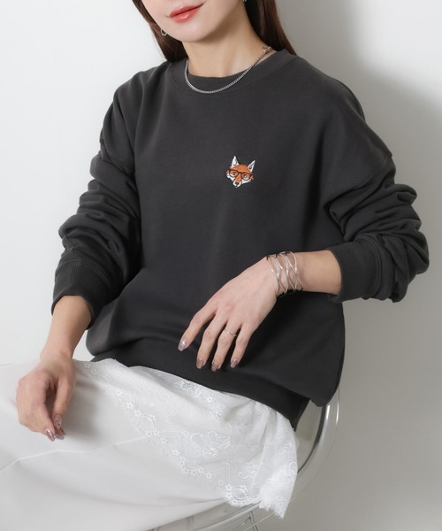 Riberry(リベリー)の「めがねキツネ胸刺繍スウェット(スウェット・レディース・チャコールグレー/オートミール・FREE)」の13枚目の写真