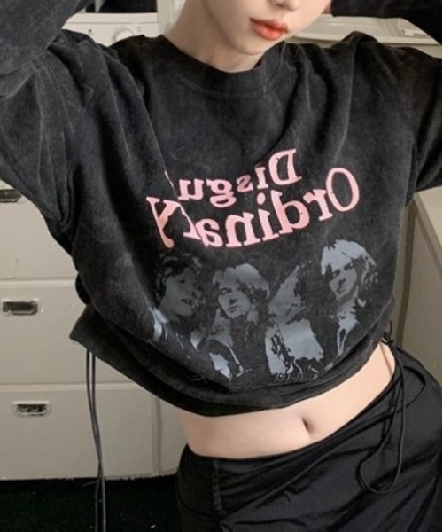 COMON+(コモンプラス)の「サイド スピンドル ギャザー プリント 長袖 Tシャツ(Tシャツ/カットソー・レディース・ブラック系・L/M)」の10枚目の写真