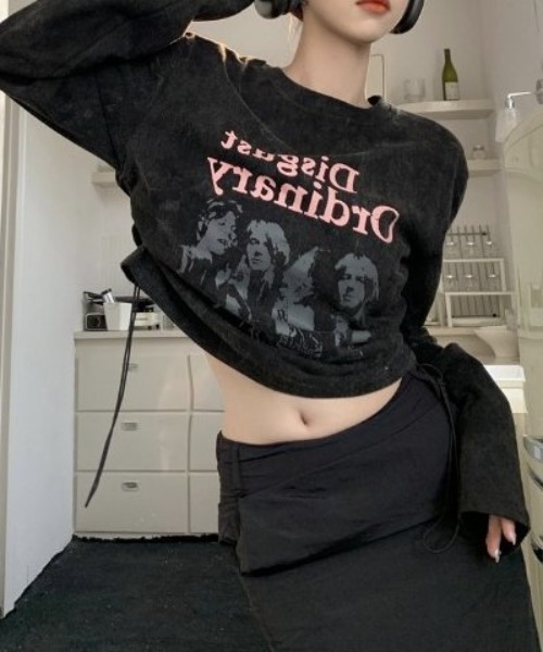 COMON+(コモンプラス)の「サイド スピンドル ギャザー プリント 長袖 Tシャツ(Tシャツ/カットソー・レディース・ブラック系・L/M)」の15枚目の写真