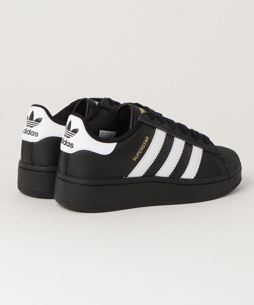 adidas Originals(アディダスオリジナルス)の「adidas Originals/アディダスオリジナルス SUPERSTAR XLG/スーパースターXLG(スニーカー・メンズ・ブラック×ホワイト・22.5cm/23.5cm/23cm/24cm/24.5cm/25cm/27.5cm/26cm/26.5cm/27cm/25.5cm/28cm)」の2枚目の写真