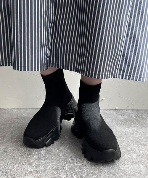 fredy emue（フレディエミュ）の「スニーカーソール軽量ニットブーツ（ブーツ・レディース・ホワイト系その他4/ブラック・M/L/S）」の2枚目の写真