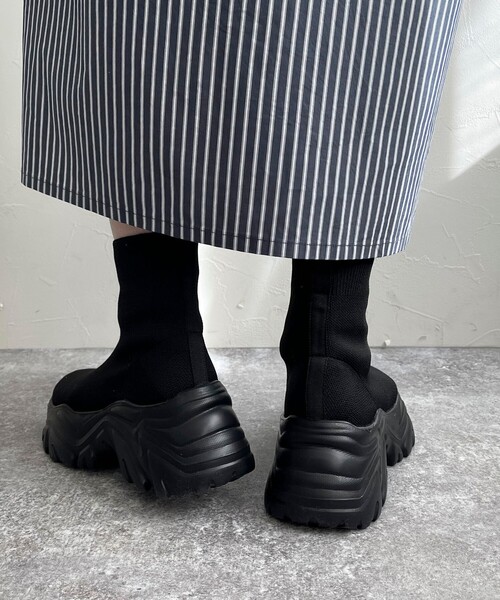 fredy emue（フレディエミュ）の「スニーカーソール軽量ニットブーツ（ブーツ・レディース・ホワイト系その他4/ブラック・M/L/S）」の8枚目の写真