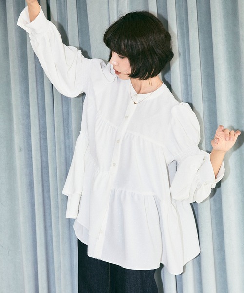 ELLEgirl（エルガール）の「パフスリーブティアードブラウス【ELLEgirl/エル ガール】（シャツ/ブラウス・レディース・ホワイト/ブラック/サックスブルー・FREE）」の2枚目の写真