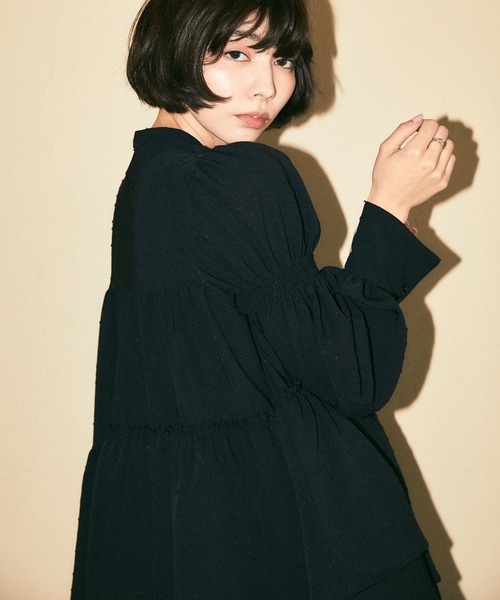 ELLEgirl（エルガール）の「パフスリーブティアードブラウス【ELLEgirl/エル ガール】（シャツ/ブラウス・レディース・ホワイト/ブラック/サックスブルー・FREE）」の15枚目の写真