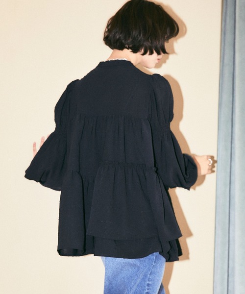 ELLEgirl（エルガール）の「パフスリーブティアードブラウス【ELLEgirl/エル ガール】（シャツ/ブラウス・レディース・ホワイト/ブラック/サックスブルー・FREE）」の13枚目の写真