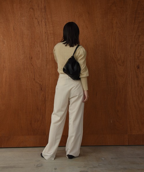 I_am(アイアム)の「scallop shoulder tuck blouse / スカラップショルダータックブラウス(シャツ/ブラウス・レディース・アイボリー/ブラック/ベージュ・FREE)」の11枚目の写真