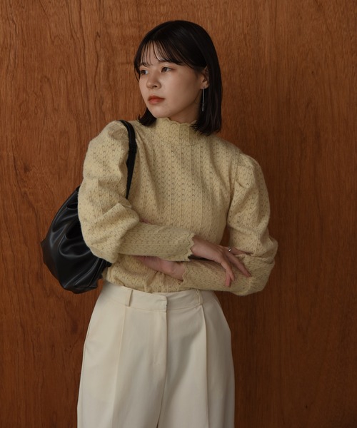 I_am(アイアム)の「scallop shoulder tuck blouse / スカラップショルダータックブラウス(シャツ/ブラウス・レディース・アイボリー/ブラック/ベージュ・FREE)」の12枚目の写真