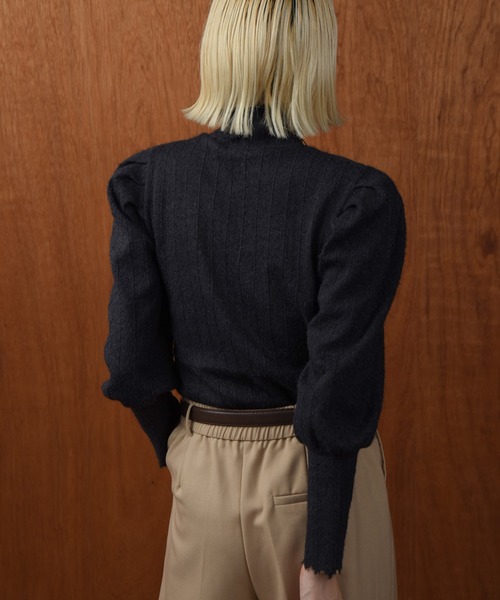 I_am(アイアム)の「scallop shoulder tuck blouse / スカラップショルダータックブラウス(シャツ/ブラウス・レディース・アイボリー/ブラック/ベージュ・FREE)」の16枚目の写真