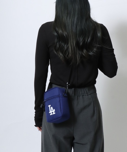 MLB（メジャーリーグベースボール）の「MLB/メジャーリーグベースボール ロゴ ワンポイント刺繍 ミニショルダーバッグ/ネックポーチ/レディース メンズ（ショルダーバッグ・レディース・ブラック/ブラウン/グリーン/ネイビー/ブラック系その他/ブルー系その他/ブラック系その他2・FREE）」の13枚目の写真
