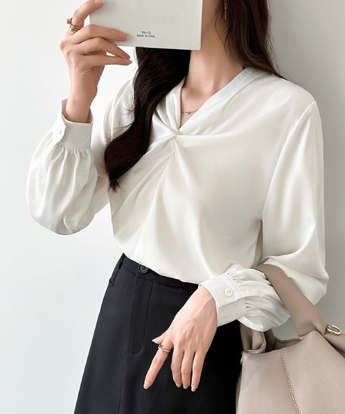 【ホワイト（10）】【WEB・一部店舗限定】バックサテンドロストVネックブラウス/洗える ロペ ROPE' 【WEB・一部店舗限定】バックサテンドロストVネック