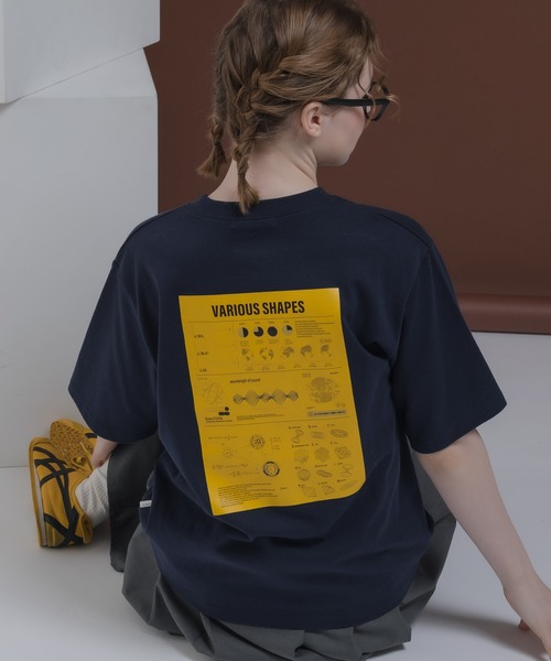 MUHET（ミュエータ）の「アソートバックプリントTシャツ（Tシャツ/カットソー・レディース・ブラック/ネイビー/レッド・X-LARGE/MEDIUM）」の2枚目の写真