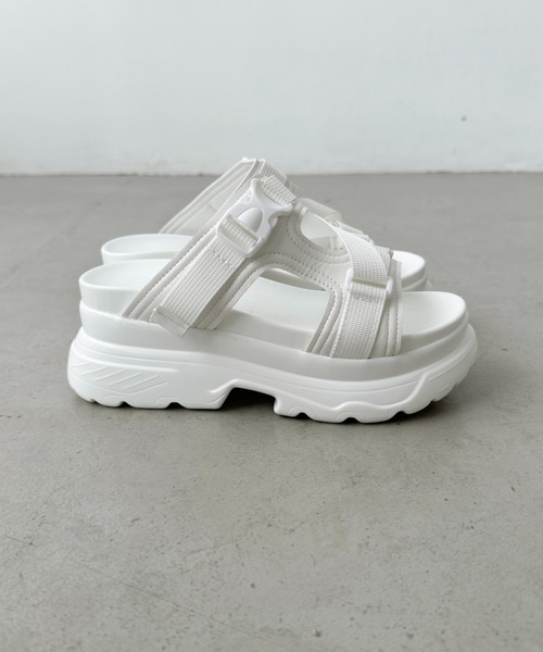 CLEA(クレア)の「クロスストラップ厚底スポーツサンダル(サンダル・レディース・ホワイト/ブラック・23.5cm/24.5cm)」の18枚目の写真