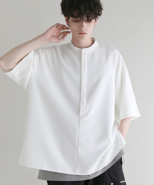 LILL（リル）の「ルーズシルエットドレープハーフジップ半袖シャツ（シャツ/ブラウス・メンズ・ブラック/サックスブルー/ホワイト/ライトグレー・S/M/L/XL）」の2枚目の写真