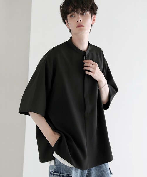 LILL（リル）の「ルーズシルエットドレープハーフジップ半袖シャツ（シャツ/ブラウス・メンズ・ブラック/サックスブルー/ホワイト/ライトグレー・S/M/L/XL）」の3枚目の写真