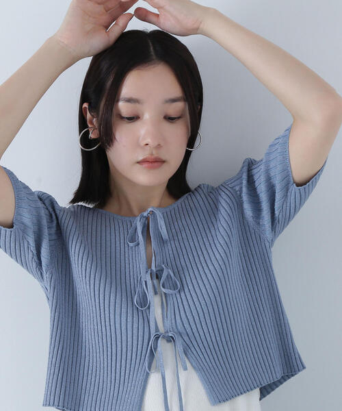NATURAL BEAUTY BASIC(ナチュラルビューティーベーシック)の「リボンショートラメカーディガン(カーディガン/ボレロ・レディース・グレー/ブルー/ブラック・FREE)」の3枚目の写真