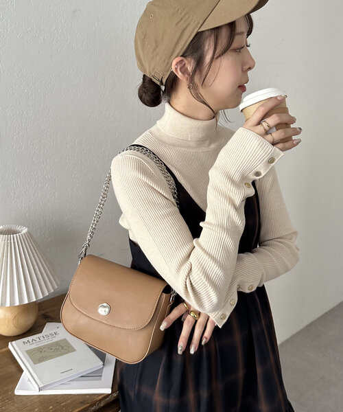 DISCOAT（ディスコート）の「ニュアンス金具フラップショルダーバッグ（ショルダーバッグ・レディース・ブラック/キャメル/ブラウン・FREE）」の9枚目の写真