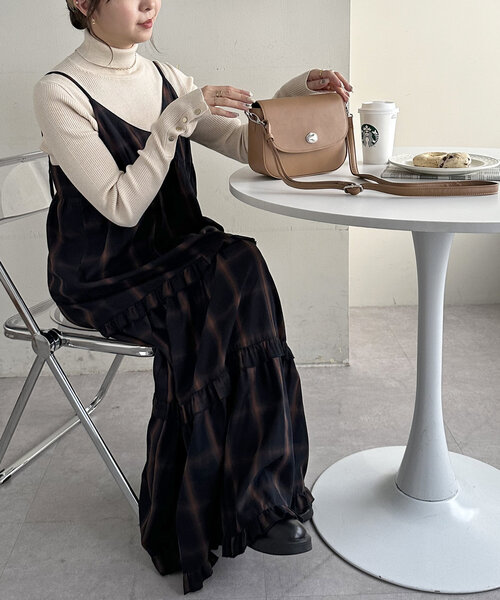 DISCOAT（ディスコート）の「ニュアンス金具フラップショルダーバッグ（ショルダーバッグ・レディース・ブラック/キャメル/ブラウン・FREE）」の11枚目の写真