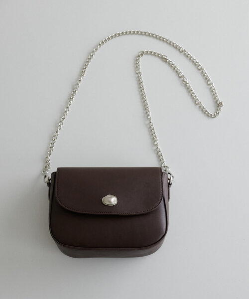 CANAL JEANブラウン フラップショルダーバッグ写真追加12/14 セール】横長フラップショルダー（ショルダーバッグ）｜Thevon（ゼボン