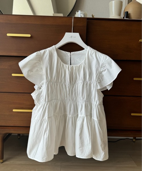 Amiur(エミレ)の「shirring flare tops / シャーリングフレアトップス(Tシャツ/カットソー・レディース・ホワイト/クリーム/ブルー・FREE)」の1枚目の写真