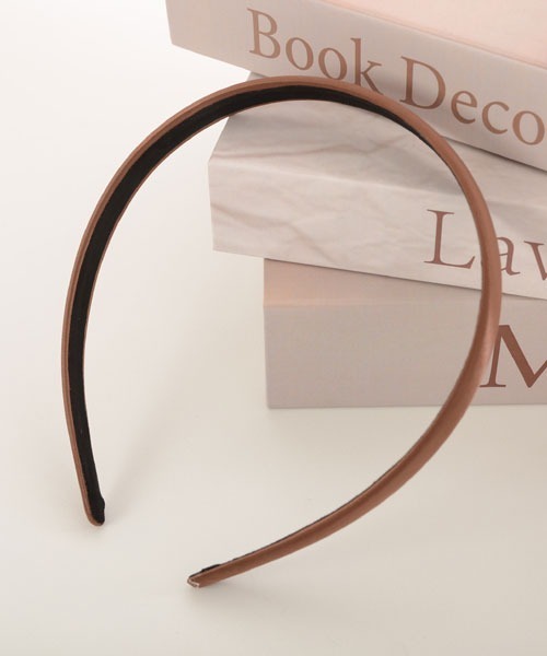 VIBGYOR Women（ヴィブジョー　ウィメン）の「【float】ベーシック サテン カチューシャ【8色展開】（カチューシャ・レディース・ブラック/グレー/ダークグリーン/ベージュ/ホワイト/ブラウン/モスグリーン/ボルドー・FREE）」の5枚目の写真