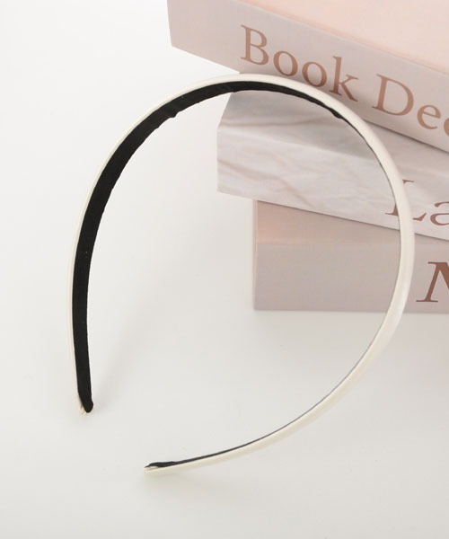 VIBGYOR Women（ヴィブジョー　ウィメン）の「【float】ベーシック サテン カチューシャ【8色展開】（カチューシャ・レディース・ブラック/グレー/ダークグリーン/ベージュ/ホワイト/ブラウン/モスグリーン/ボルドー・FREE）」の2枚目の写真