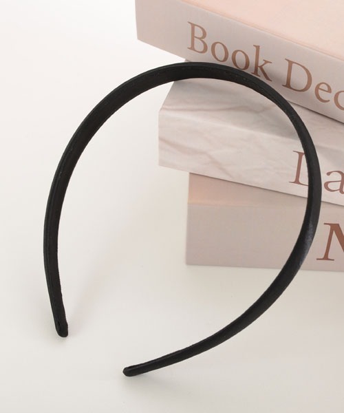 VIBGYOR Women（ヴィブジョー　ウィメン）の「【float】ベーシック サテン カチューシャ【8色展開】（カチューシャ・レディース・ブラック/グレー/ダークグリーン/ベージュ/ホワイト/ブラウン/モスグリーン/ボルドー・FREE）」の3枚目の写真