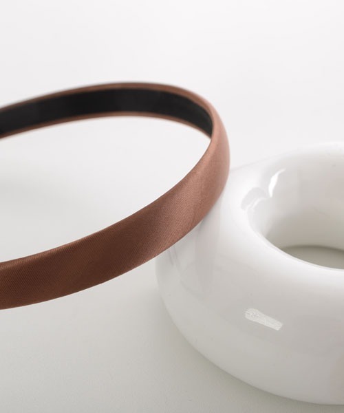 VIBGYOR Women（ヴィブジョー　ウィメン）の「【float】ベーシック サテン カチューシャ【8色展開】（カチューシャ・レディース・ブラック/グレー/ダークグリーン/ベージュ/ホワイト/ブラウン/モスグリーン/ボルドー・FREE）」の16枚目の写真