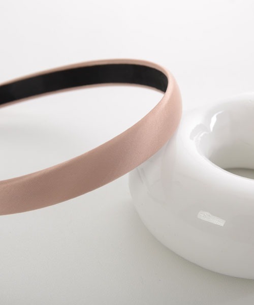 VIBGYOR Women（ヴィブジョー　ウィメン）の「【float】ベーシック サテン カチューシャ【8色展開】（カチューシャ・レディース・ブラック/グレー/ダークグリーン/ベージュ/ホワイト/ブラウン/モスグリーン/ボルドー・FREE）」の18枚目の写真