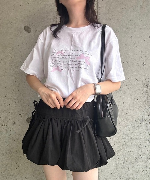 cuorequal(クオレコール)の「pinkリボン英字半袖Tシャツ(Tシャツ/カットソー・レディース・ホワイト・MEDIUM/LARGE)」の1枚目の写真